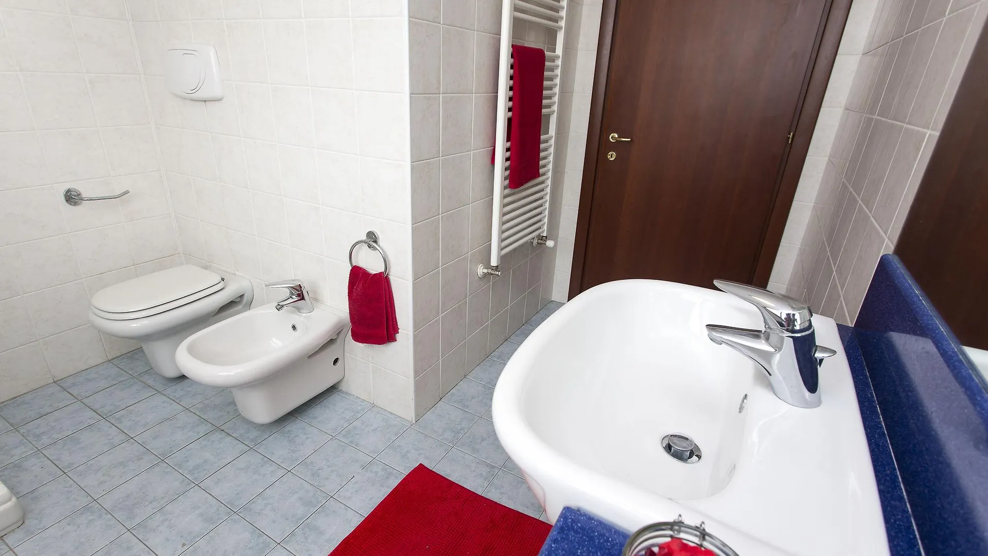 Expo Residence Rho 2*,